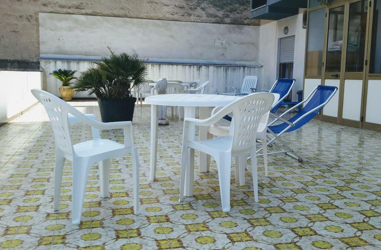 Una Terrazza nel Sole Appartamento di tre camere e terrazza Trapani Esterno foto